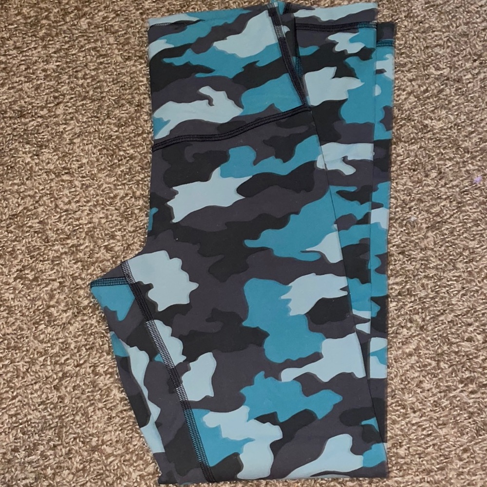 Lululemon leggings, size 4, like new only worn a couple times, 25” inseam
